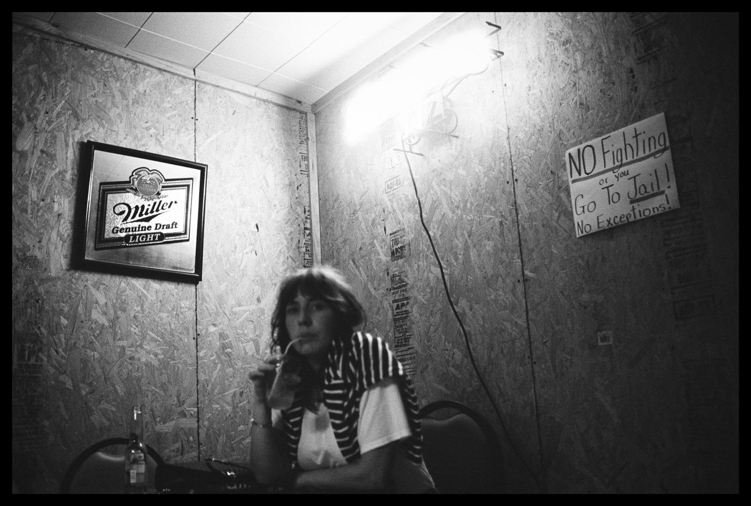 23_Chloe+at+Ish's+Bar