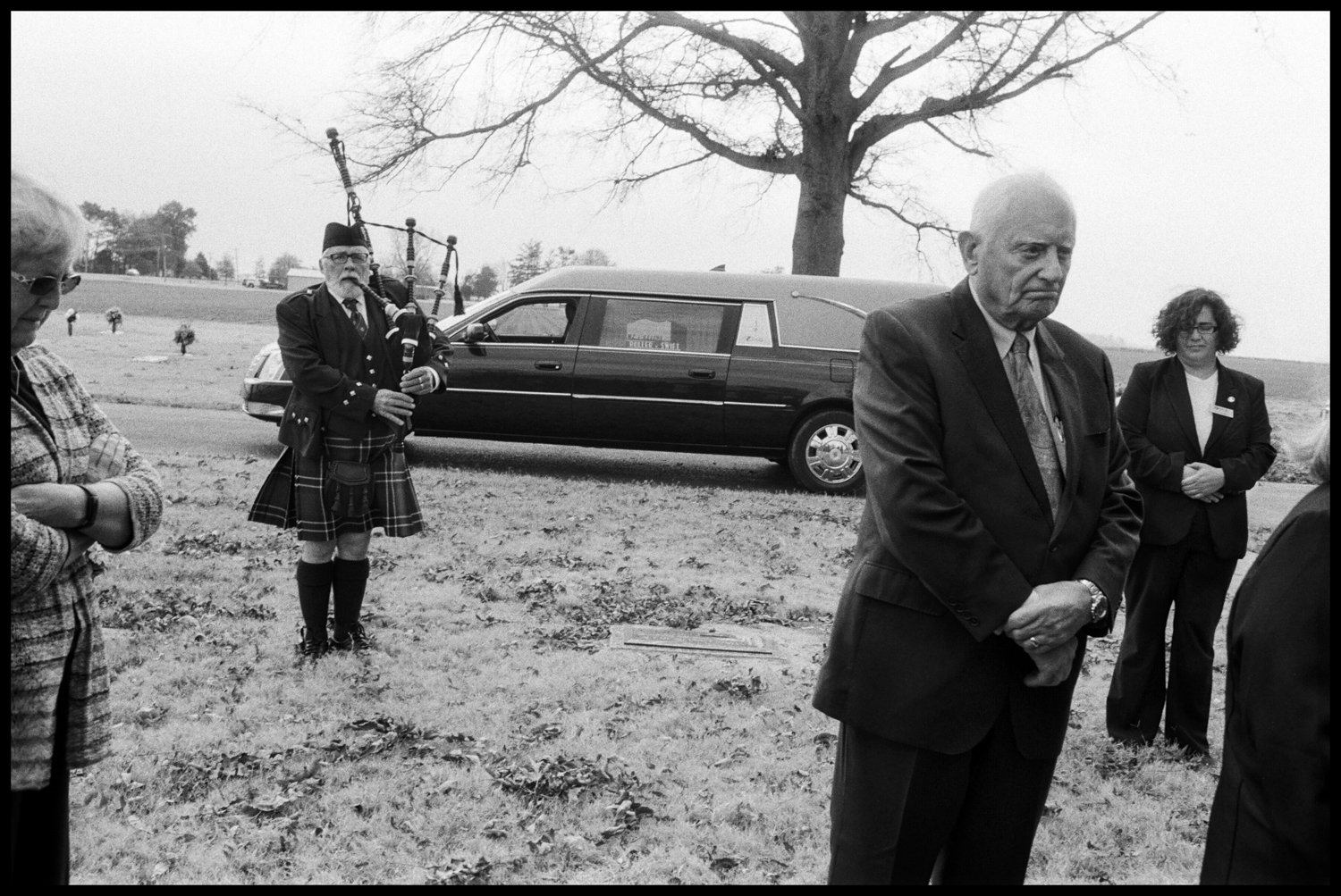 27_Dad+and+Bagpiper+at+Grandmother+Brucie's+Funeral