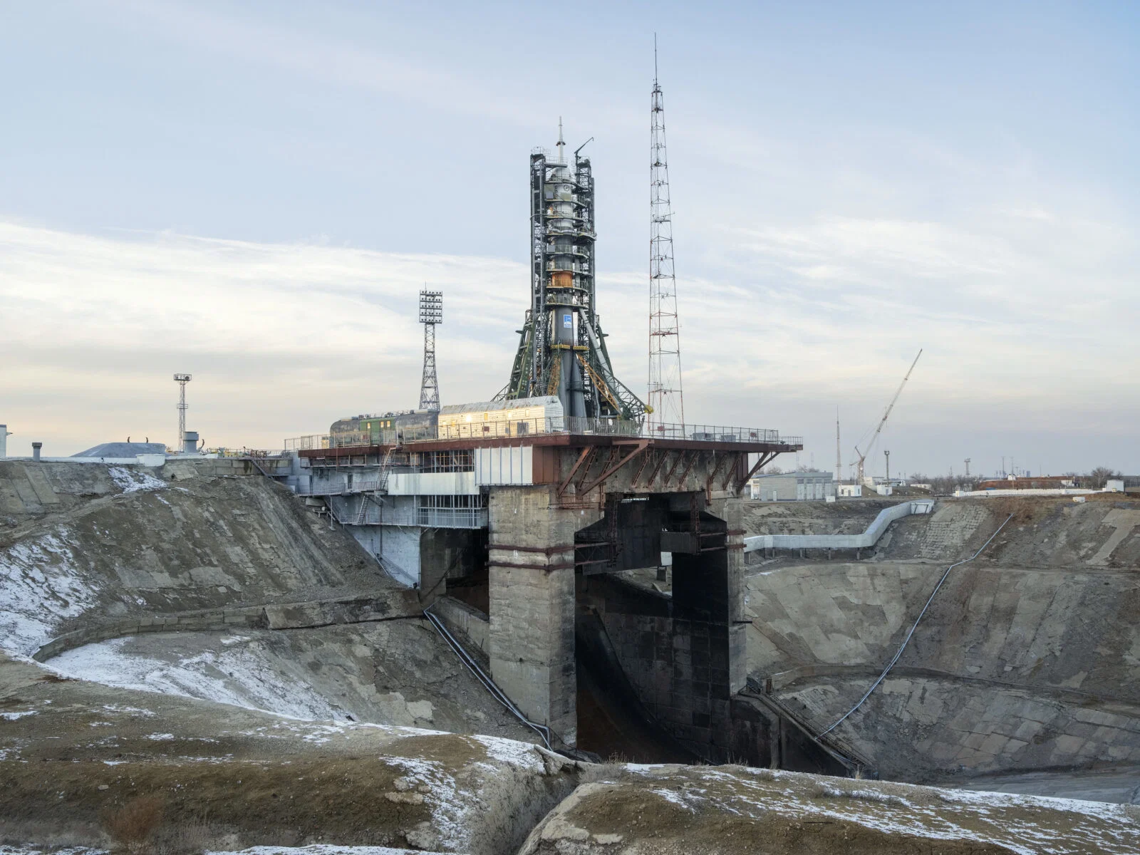 Soyuz-rocket-TMA-19M-sits-on-Launch-Pad-One-at-the-Baikonur-Cosmodrome-Kazakhstan-2015-1600x1200